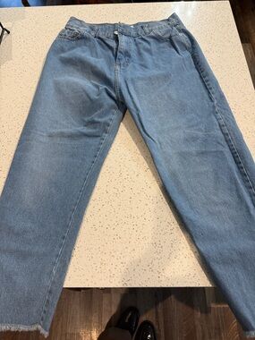 Wide-Leg High-Rise Women's Jeans in Light Blue Denim Chipre denim super cute
